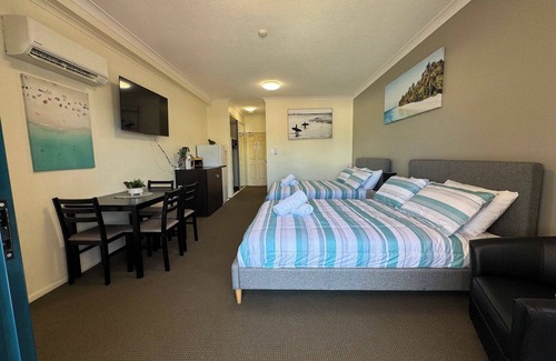 South Townsville Apartment | Marina View Studio - Steps away from CBD