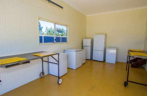 Agnes Water House | MARINE BREAK Agnes Water - secure boat parking inside yard, outside pet welcome
