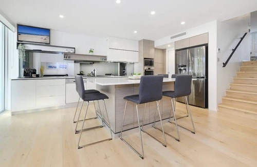 Maroochydore Apartment | Maroochydore Beachfront Elegance, Views ZE7