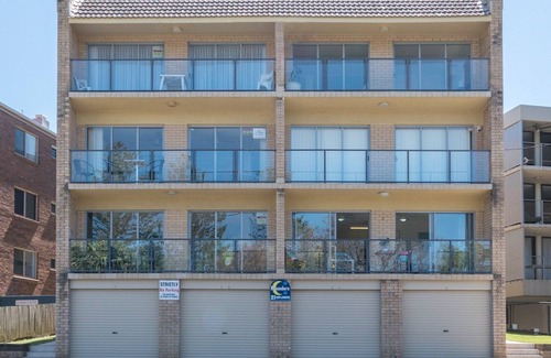 Caloundra Apartment | Moondara Unit 2, 21 Bulcock Beach Esplanade, Bulcock Beach