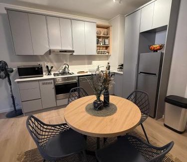 Redhill Apartment | Mountain Bay Apartment with Sea and Mountain Views