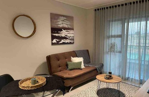 Greater Johannesburg Metropolitan Area Apartment | Munyaka executive 1 bedroom fully furnished apartment