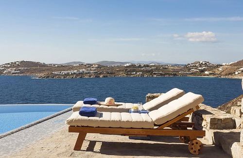 Paraga Villa | My Rental Homes - Villa Anassa: pool and private dock (possibility of boat rental)