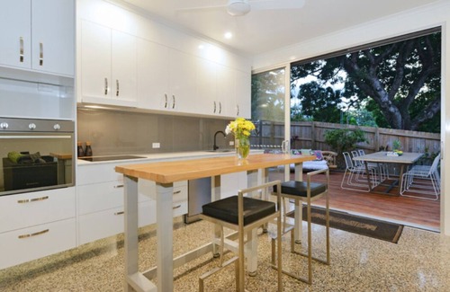 Stratford House | New! 5 bedrooms! 2.5 bad! Clean and modern