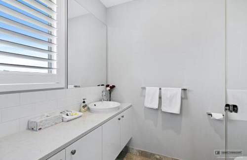 Banksia Beach House | NEW HAVEN - Garden View Balcony