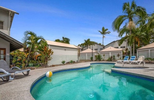 Noosaville House | Noosa Entrance Waterfront Resort
