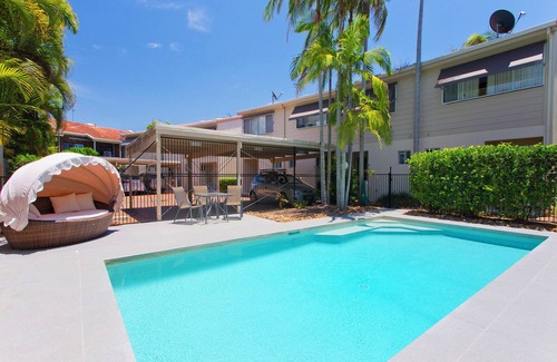 Noosa Heads House | Noosa Parade Townhouse w Terrace