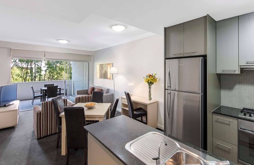 Bowen Hills Apartment | Oaks Brisbane Mews Suites