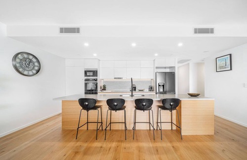 Maroochydore Apartment | Ocean Front Apartment with full Sea View Cotton Tree Maroochydore