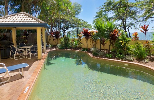 Trinity Beach Apartment | On the Beach Holiday Apartments