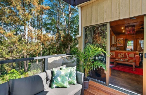Tinbeerwah Resort | Orchid villa is decorated in Asian inspired décor with timber throughout