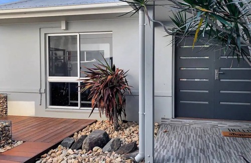 Clifton Beach House | Palm Cove/Cairns beaches tropical spacious retreat