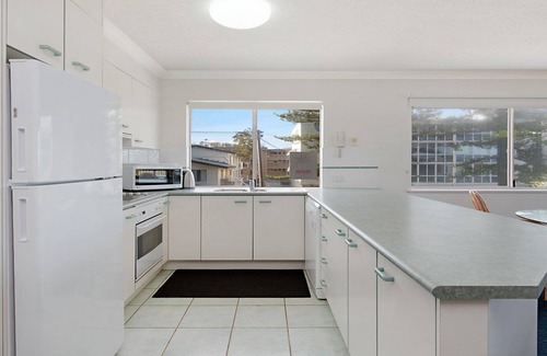 Kings Beach Apartment | Pandanus Shores Unit 4 Kings Beach QLD