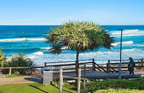 Kings Beach Apartment | Pandanus Shores Unit 4 Kings Beach QLD
