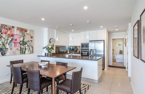 Sunrise Beach Apartment | Postcard on Sunrise - Beach Holidays Noosa
