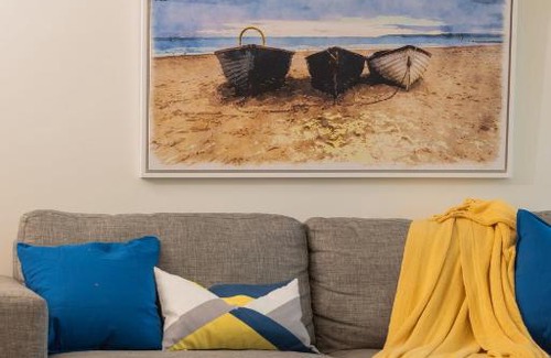 South Brisbane Apartment | Prime Location Compact 1BD Apartment at Southbank