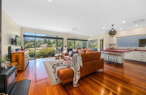 Lamington House | Private acreage luxury in the mountains with crystal clear creek