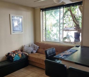 Surfers Paradise House | Private Room close to beach & tram