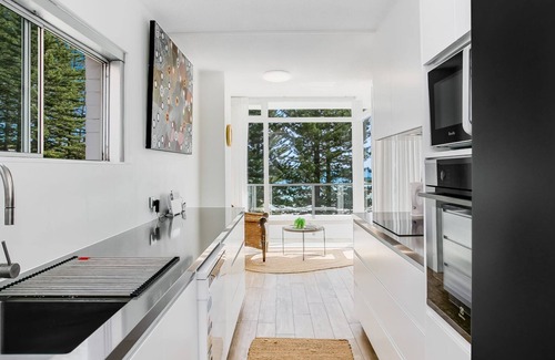 Coolangatta Apartment | Rainbow Pacific Unit 9- Stunning views over Rainbow Bay and Snapper Rocks. Swimming Pool. Wi-Fi