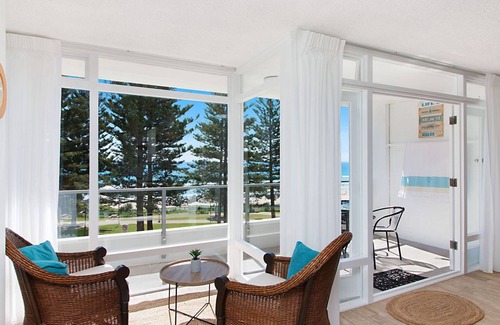 Coolangatta Apartment | Rainbow Pacific Unit 9- Stunning views over Rainbow Bay and Snapper Rocks. Swimming Pool. Wi-Fi