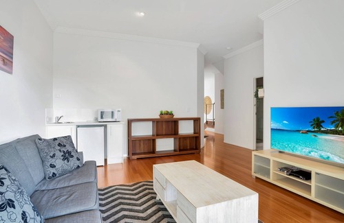 Rainbow Beach House | Rainbow Towers 2 - Rainbow Beach. High on the Hill. Panoramic Views. Wi-Fi. Pool