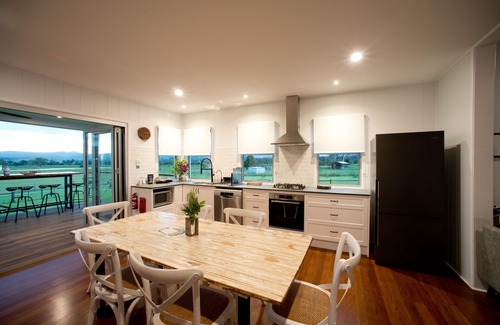 Tamrookum Cottage | Recently renovated cottage, enjoy a bath with a view