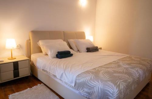 Amigdalokefali House | Rosales stone house