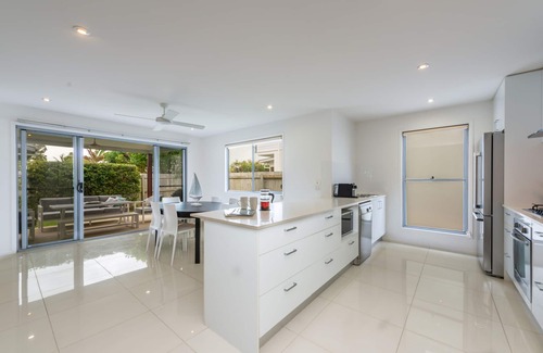 Mount Coolum House | SANDS BEACH HOUSE A - beachside/wifi/dog friendly