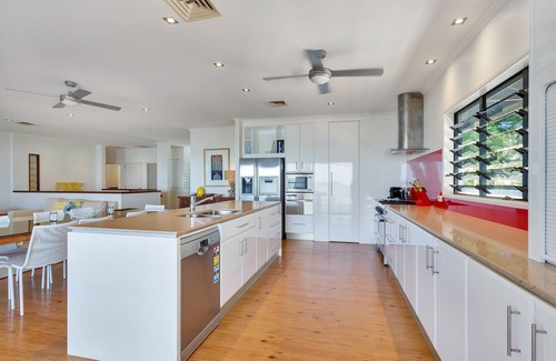 Clifton Beach House | Seascape Luxury Beachfront Holiday House