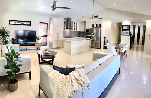 Palm Cove House | SEASCAPE @ Palm Cove: HEATED POOL