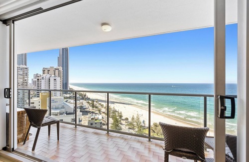 Surfers Paradise Apartment | Sensational Beach & Ocean views. Free fast Wifi. Best Location