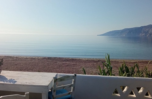 Skiros Condo | Skyros Beachfront Studio-On the sandy beach