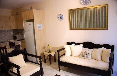 Skiros Apartment | Skyros Lux Getaway - Poolside Retreat Near The Sea