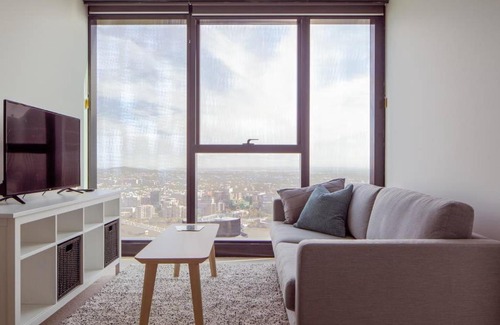 Brisbane Central Business District Apartment | Spectacular City Views; Pool And Free Parking