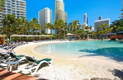 Surfers Paradise Apartment | Spend a night in the paradise