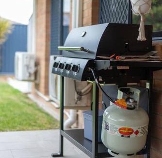Springfield House | Springfield Breeze - Newly furnished home, Sunny Patio and BBQ