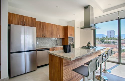 North Hotel Zone Condo | Steps from Beach | Pool + Hot tub + Gym + Balcony