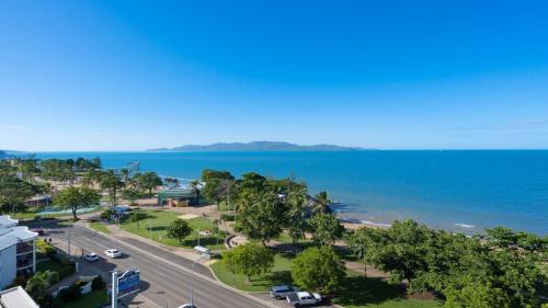 North Ward House | Studio 811 - Picturesque Beachfront Views