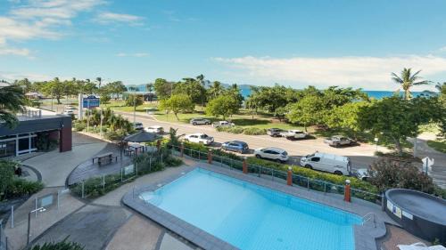 North Ward House | Studio 811 - Picturesque Beachfront Views