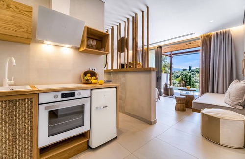 Katomerion Apartment | Studio apartment 'Studio Yvonne' with private pool, WLAN and air conditioning