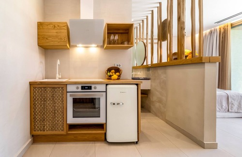 Katomerion Apartment | Studio apartment 'Studio Yvonne' with private pool, WLAN and air conditioning