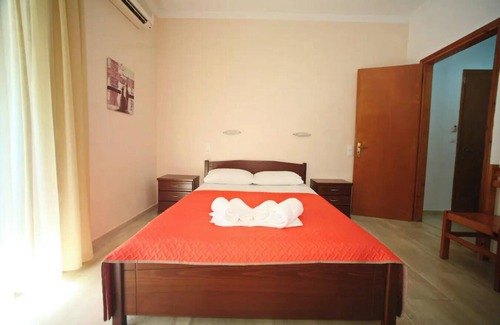 Vassiliki Apartment | Studio Apartment 'Studios and Apartments Thomas 4' with Balcony, Wi-Fi and Air Conditioning