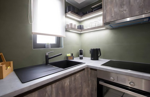 Lefkada Town Apartment | Studio 'Elfam City Suite B' with Shared Terrace, Wi-Fi and Air Conditioning