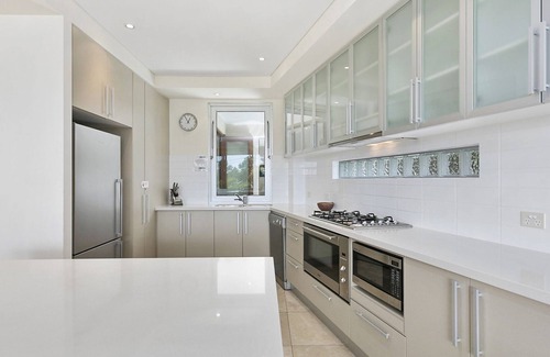 Noosaville Apartment | Stunning Riverfront Apartment in Noosaville - Unit 2 Wai Cocos 215 Gympie Terrace