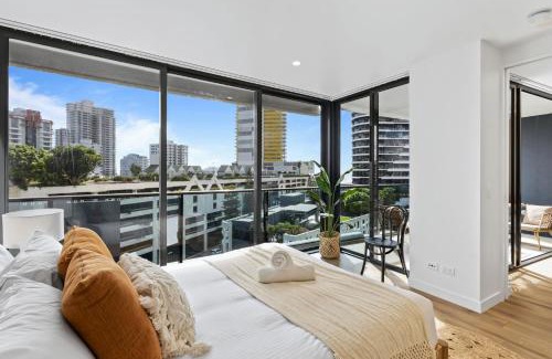 Broadbeach Apartment | Stylish and Modern Oracle 2 Bedroom Apartment - CoastHM