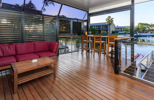 Bongaree Apartment | Sundown on the Water's Edge