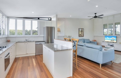Rainbow Beach House | Surfside Beach House 19 - Rainbow Shores. Perfect beach holiday retreat. 2 mins to beach. Pool