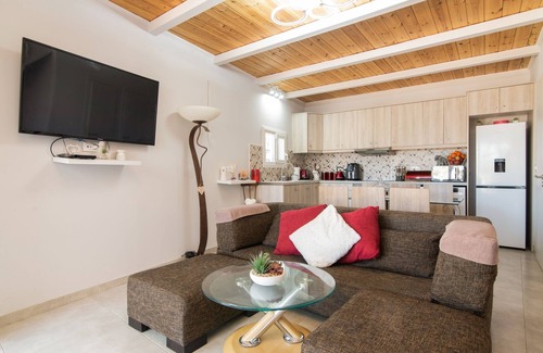 Neromilos Cottage | Sweet cottage retreat - 2 bedroom house