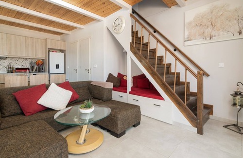 Neromilos Cottage | Sweet cottage retreat - 2 bedroom house