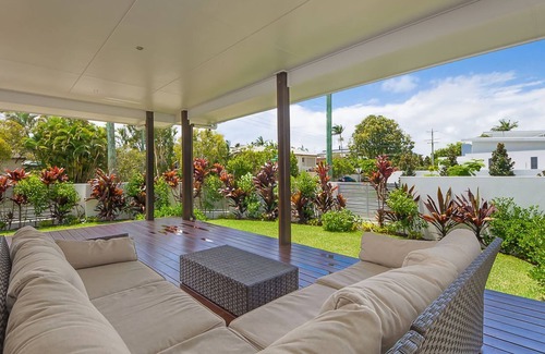 Noosaville House | The Stunning Noosa River Is Only Minutes Away